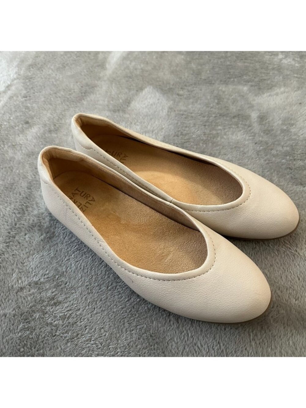 Naturalizer Vivienne Cream Round Toe Ballet Flats Shoes Women's size 9